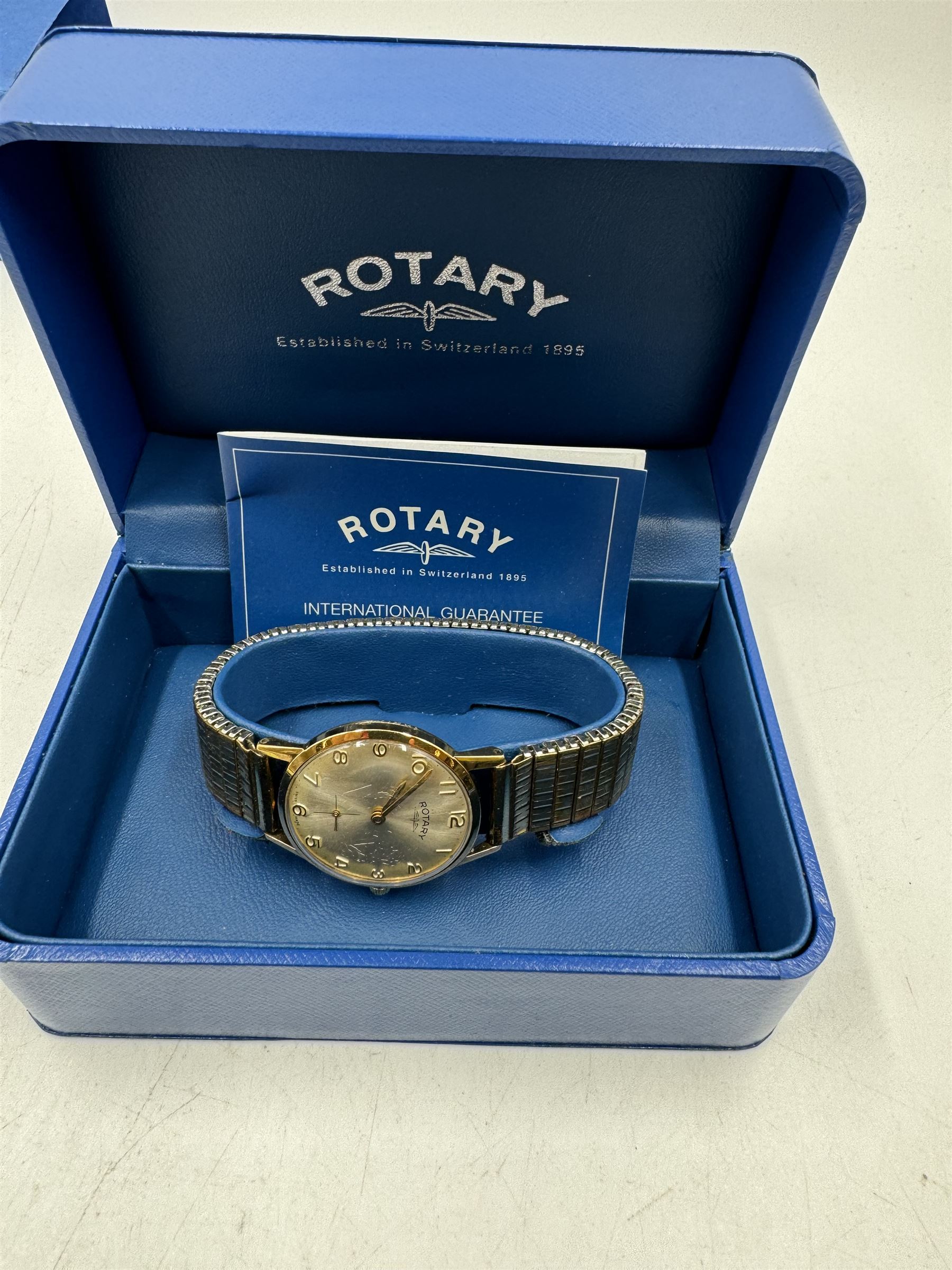 Rotary gentleman's 9ct gold manual wind wristwatch, Birmingham 1963, on expanding gilt strap, boxed