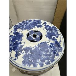 20th century Oriental ceramic garden seat of barrel shape, decorated with grape vines, H40cm 