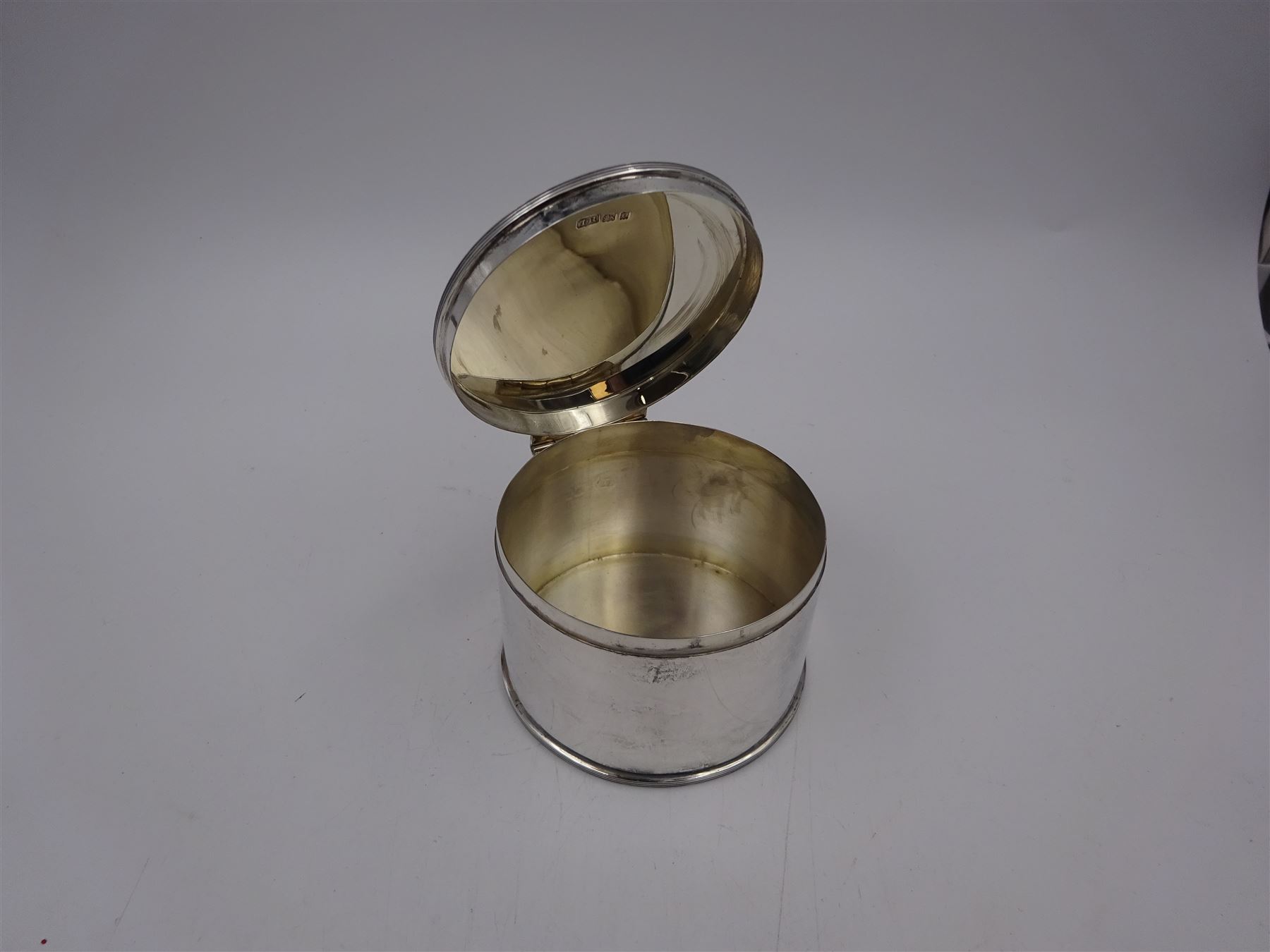 1920s silver box, of plain circular form with hinged lid, hallmarked Theodore Rossi, London 1929, H6.5cm, D9.7m