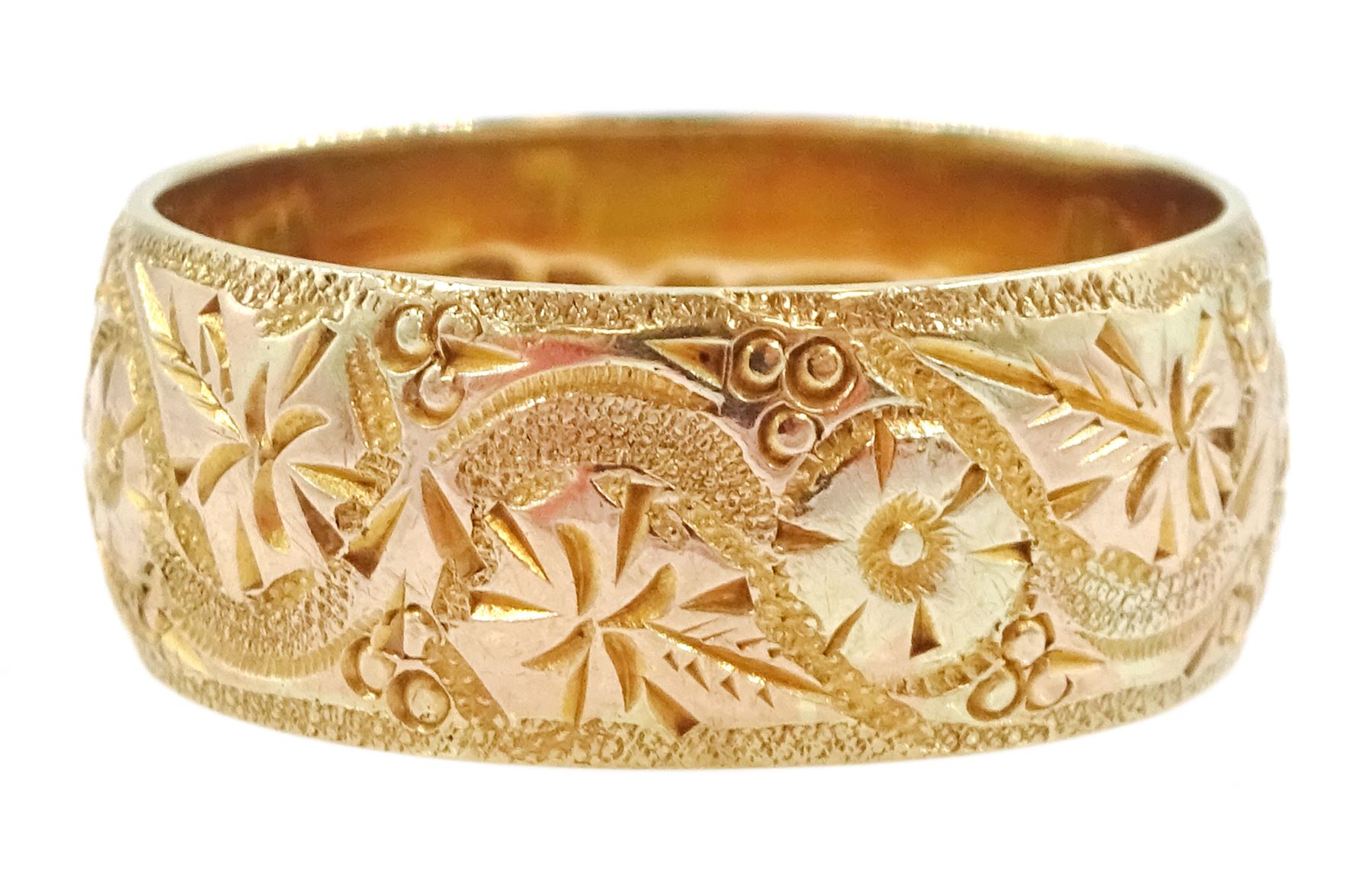 Edwardian 9ct gold engraved floral and foliate ring, Chester 1901