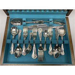 Osborne Kings pattern silver plated canteen for six place settings, within fitted wooden case 