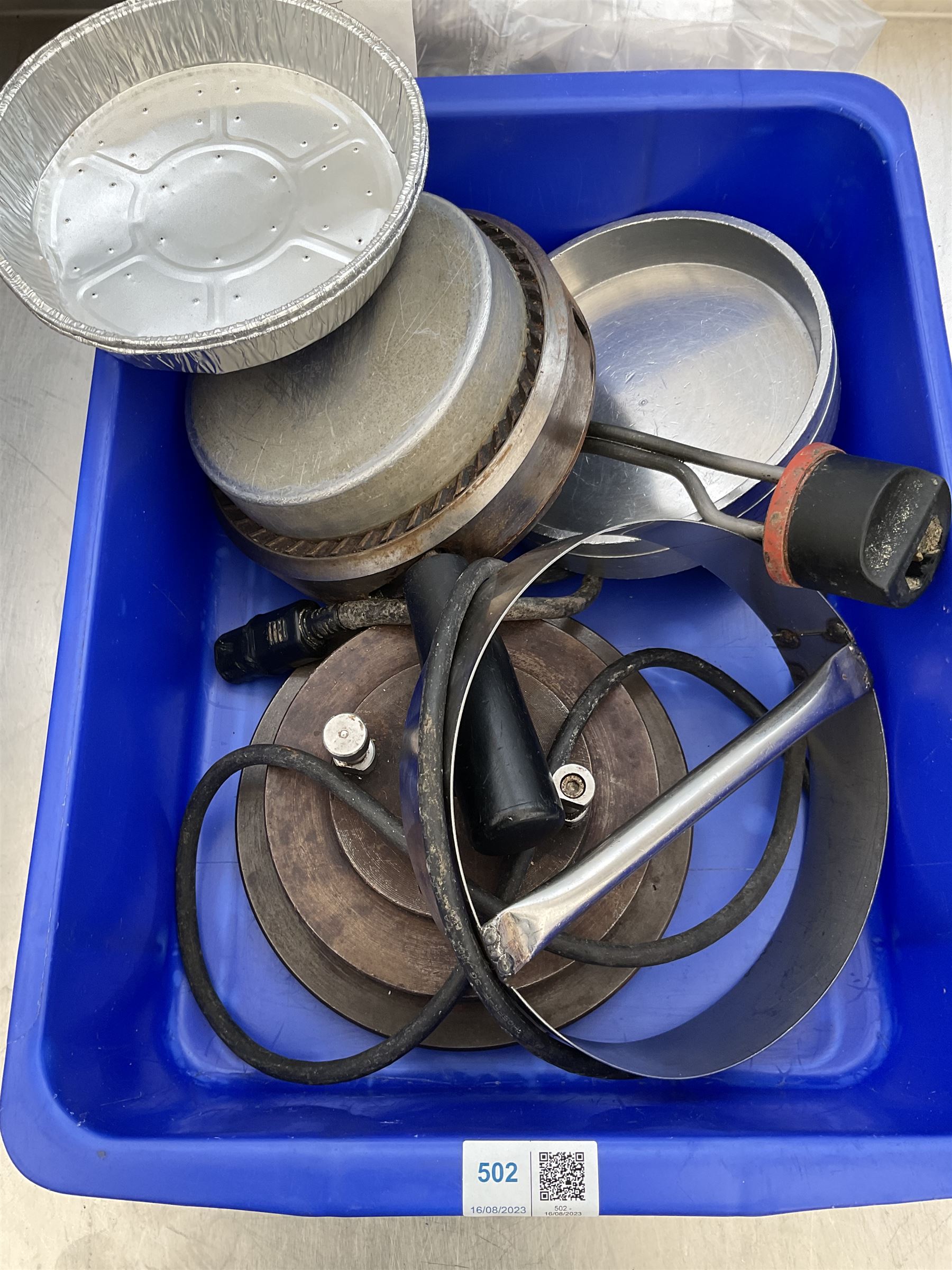 Approx 6.5 inch heated pie die, base maker, lidder and pastry lid cutter - THIS LOT IS TO BE COLLECTED BY APPOINTMENT FROM DUGGLEBY STORAGE, GREAT HILL, EASTFIELD, SCARBOROUGH, YO11 3TX