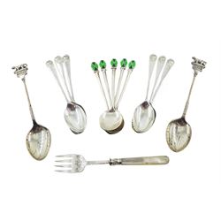 Group of silver, including set of five coffee spoons with green enamel terminals, hallmarked Haseler & Restall, Birmingham 1947 and a set of six coffee spoons with shell terminals, hallmarked Josiah Williams & Co, London 1912, etc