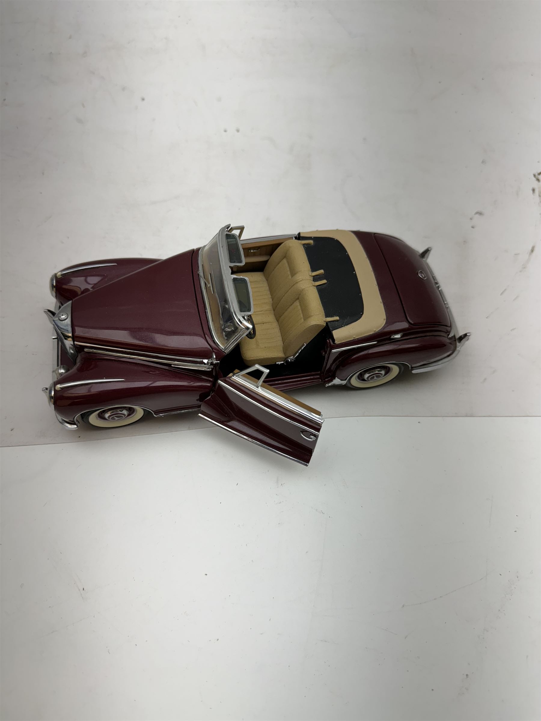 Two Franklin Mint 1:24 scale Die-casts, comprising 1961 Jaguar E-Type and model 1957 Mercedes-Benz