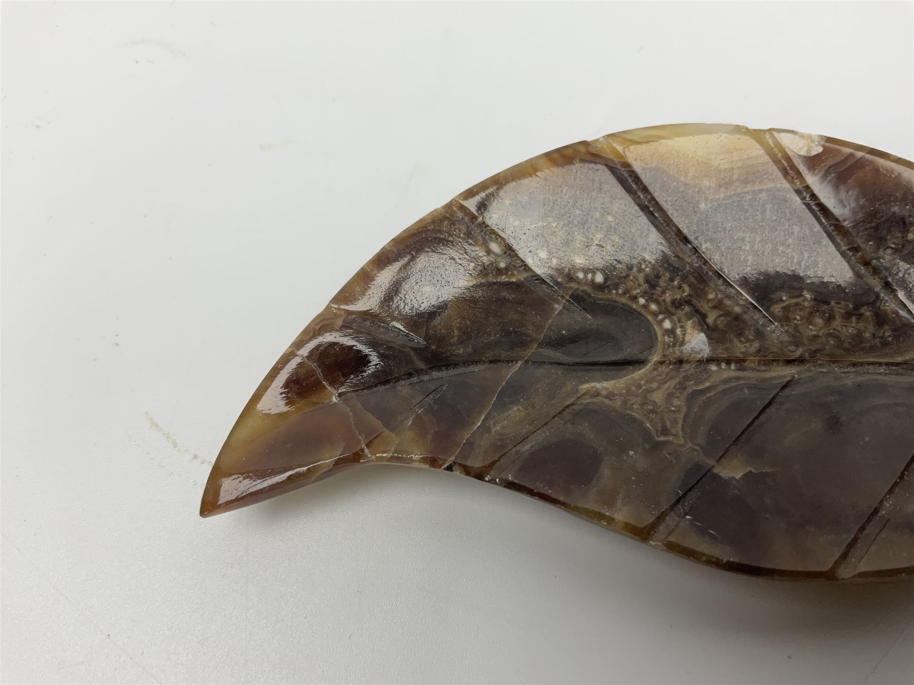 Hardstone dish in the form of a leaf, L10cm