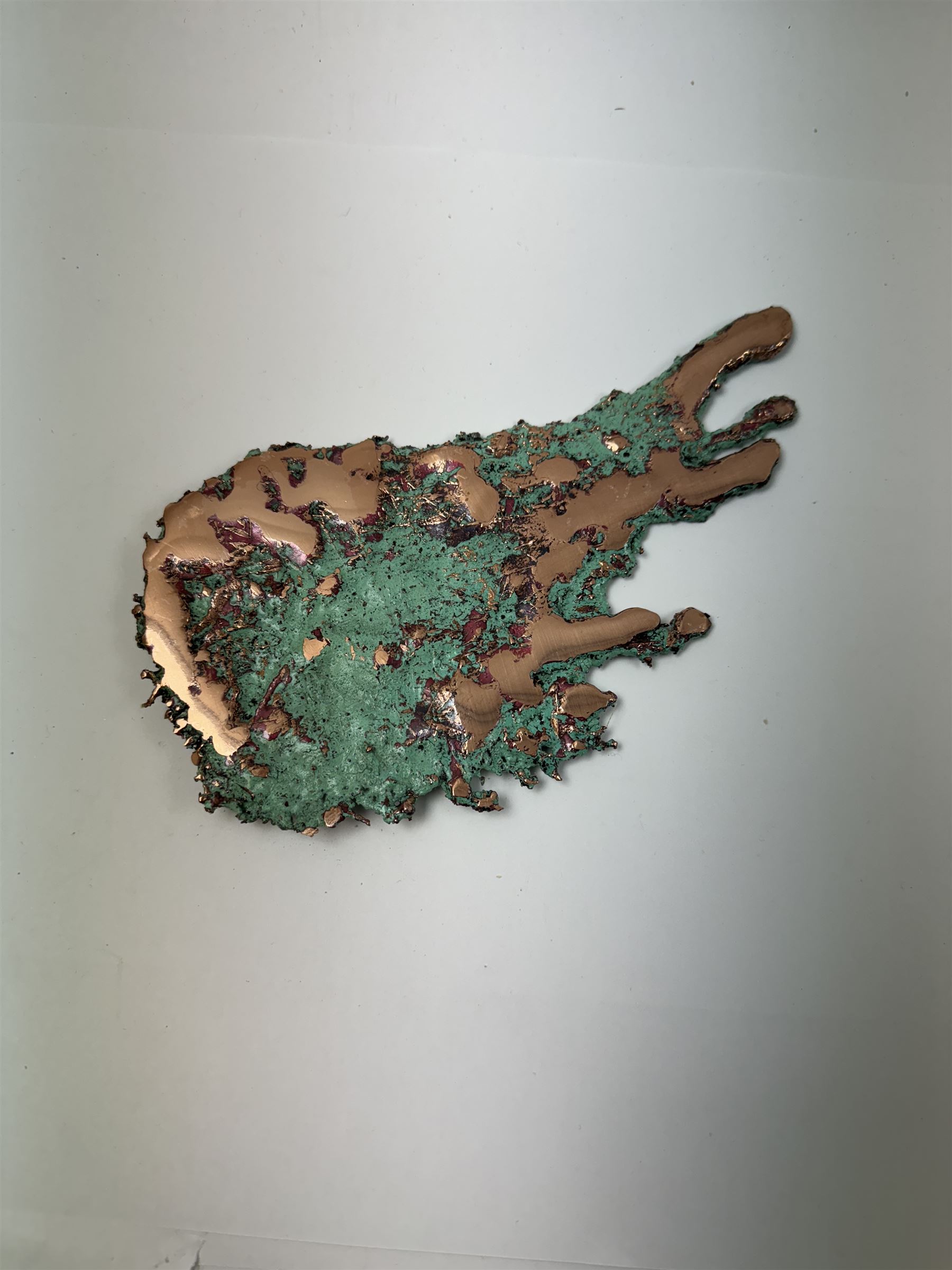 Free form copper splash, with green patina and polished copper accents, L20cm, W11cm