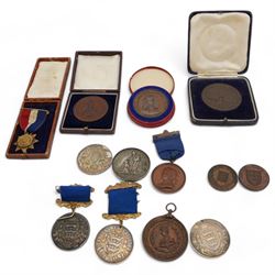 Medallions including three Hull Education Committee hallmarked silver attendance awards, 'Birthplace of William Wilberforce M.P. High Street, Hull' commemorative medallion in fitted case, 'Andrew Marvell Tercentenary 1621-1678 Educated At The Old Hull Grammar School' commemorative medallion in red card case, The Hull Rifle Club '1931 Grand Aggregate 2nd Prize A. Evans' medallion etc