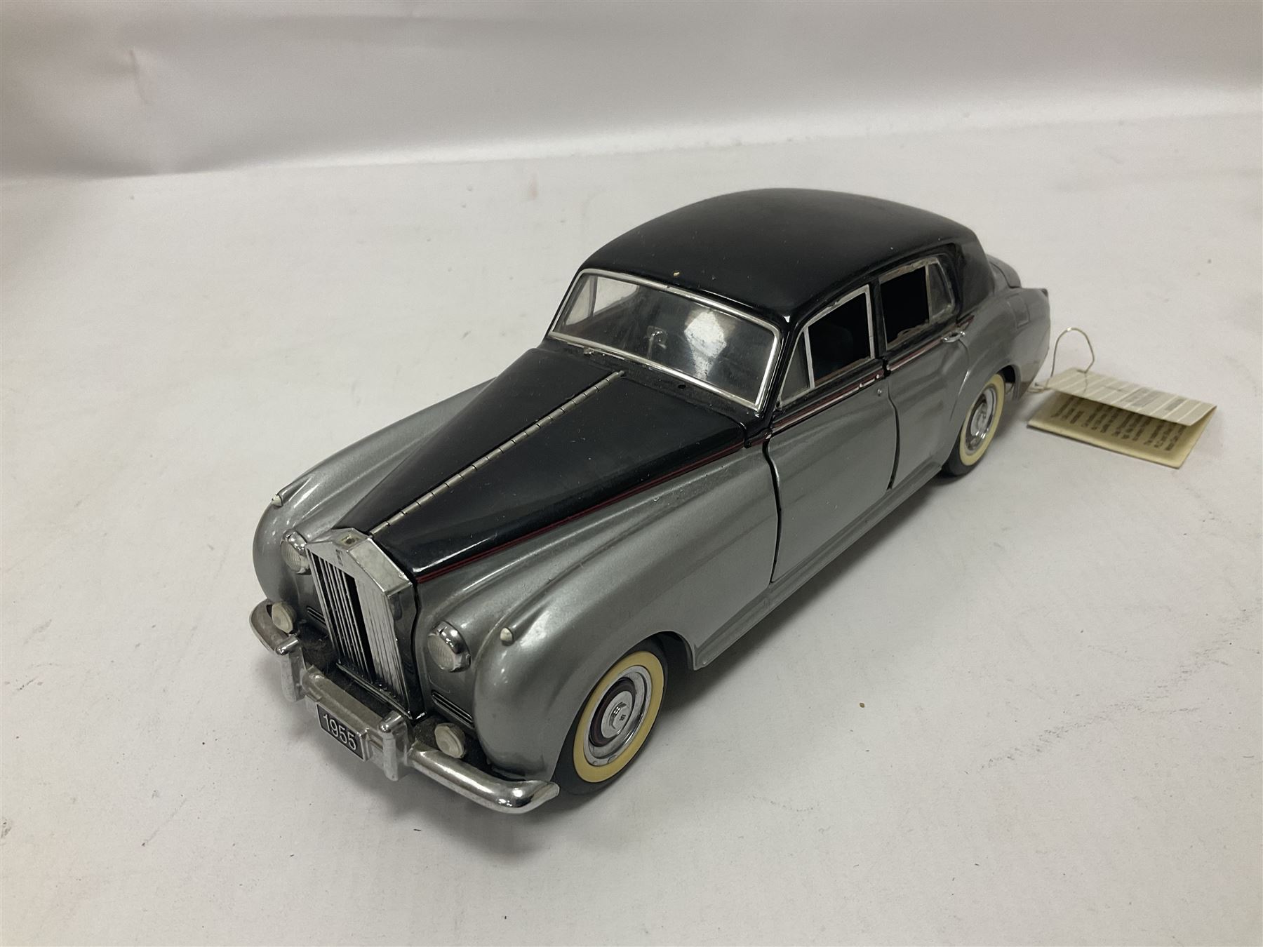 Franklin Mint - six 1:24 scale die-cast Rolls-Royce models comprising 1907 Rolls-Royce ‘The Silver Ghost’, boxed with original packaging and paperwork, 1929 Rolls-Royce ‘Phantom I’ with original packing, 1914 Rolls-Royce, 1911 Rolls-Royce, 1955 Rolls-Royce ‘Silver Cloud 1’, and 1992 Rolls-Royce Corniche IV 