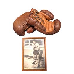 Signed photograph of British boxer Freddie Mills, together with a framed print of boxers Joe Louis and Billy Conn, a signed picture of Giacomo Agostini and a pair of 1930s brown leather boxing gloves