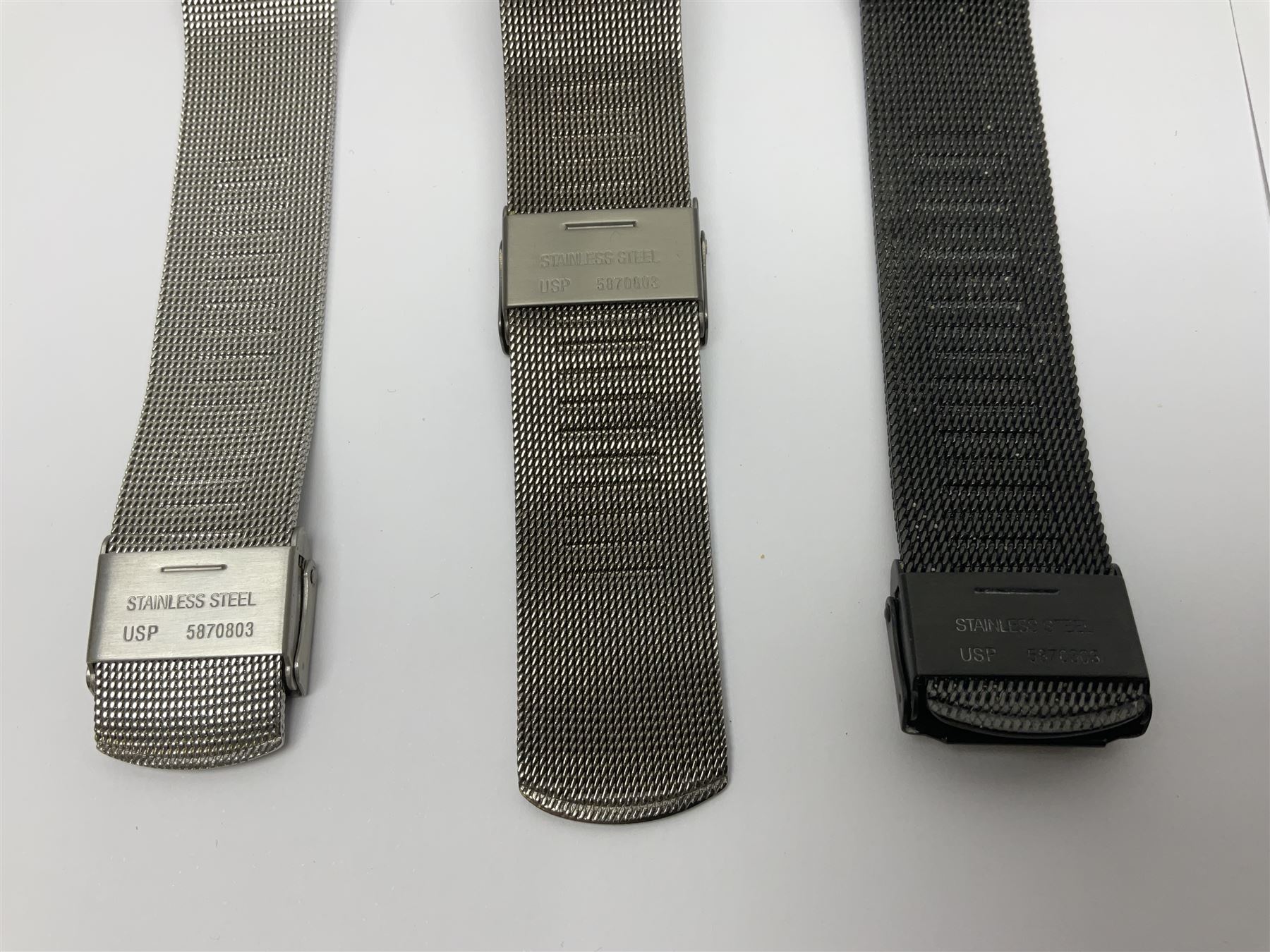 Five Skagen wristwatches, to include 233XLTTM, 809XLTRB, 233LGS, 233XLLTN and 433LGL1, four on Skagen stainless steel mesh straps, one on a Skagen leather strap, 