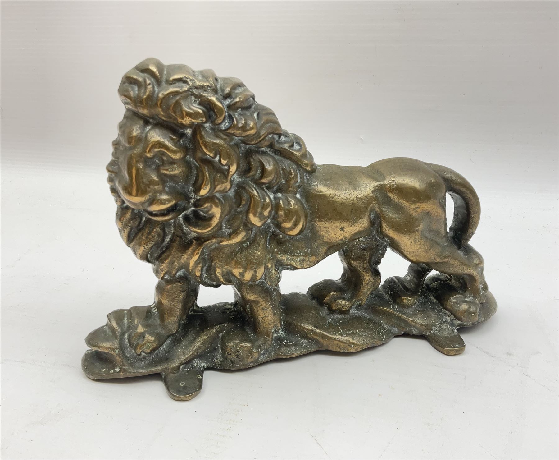 Brass door stop, modelled as a lion, H15cm