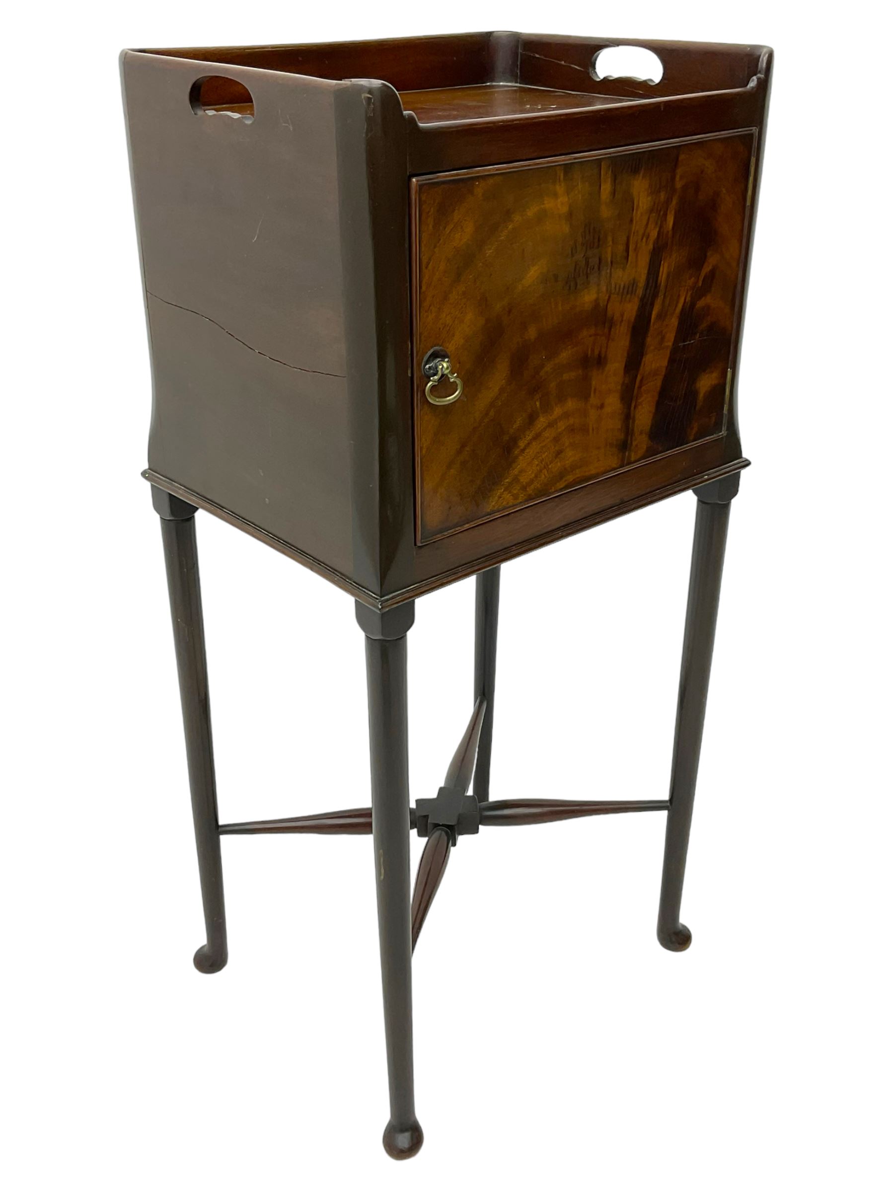 20th century Georgian design mahogany bedside pot cupboard, pierced tray top, enclosed by single figured door, on cabriole supports united by turned X-framed stretchers 