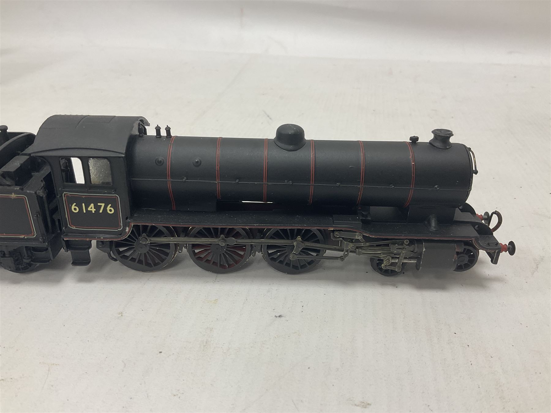 ‘00’ gauge - kit built NER.LNER.BRB16 4-6-0 steam locomotive and tender no.1415 finished in LNER black with DJH Models box; together with a further kit built B16 Class 4-6-0 steam locomotive and tender no.61476 finished in BR black (2) 