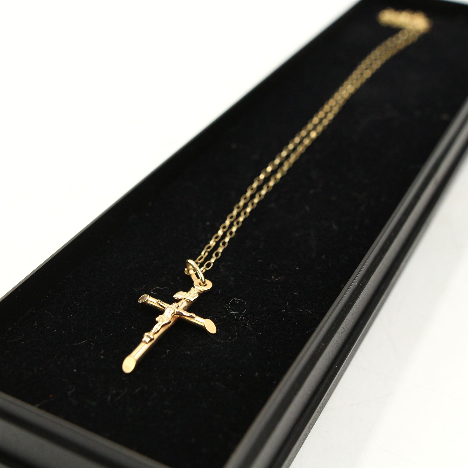 9ct gold crucifix pendant on chain, and a 9ct gold sapphire and cubic zirconia ring (2)