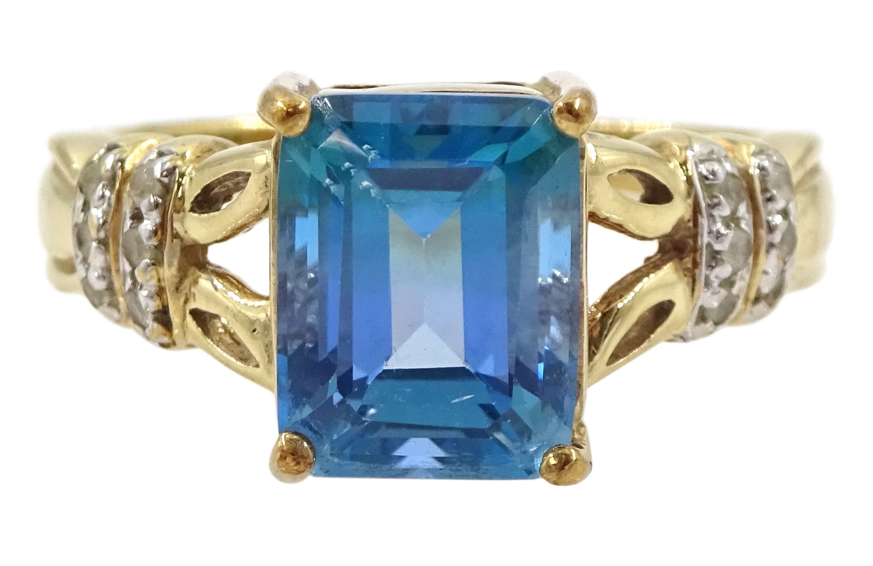 9ct gold blue topaz ring, with white topaz shoulders, hallmarked