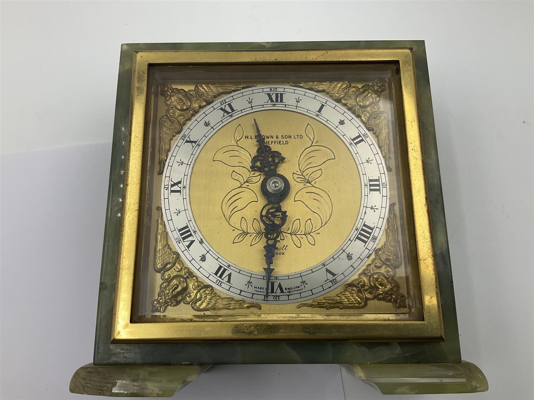 Elliot mantle clock, in agate case, with gilt dial, together with a rectangular malachite box, box W18cm