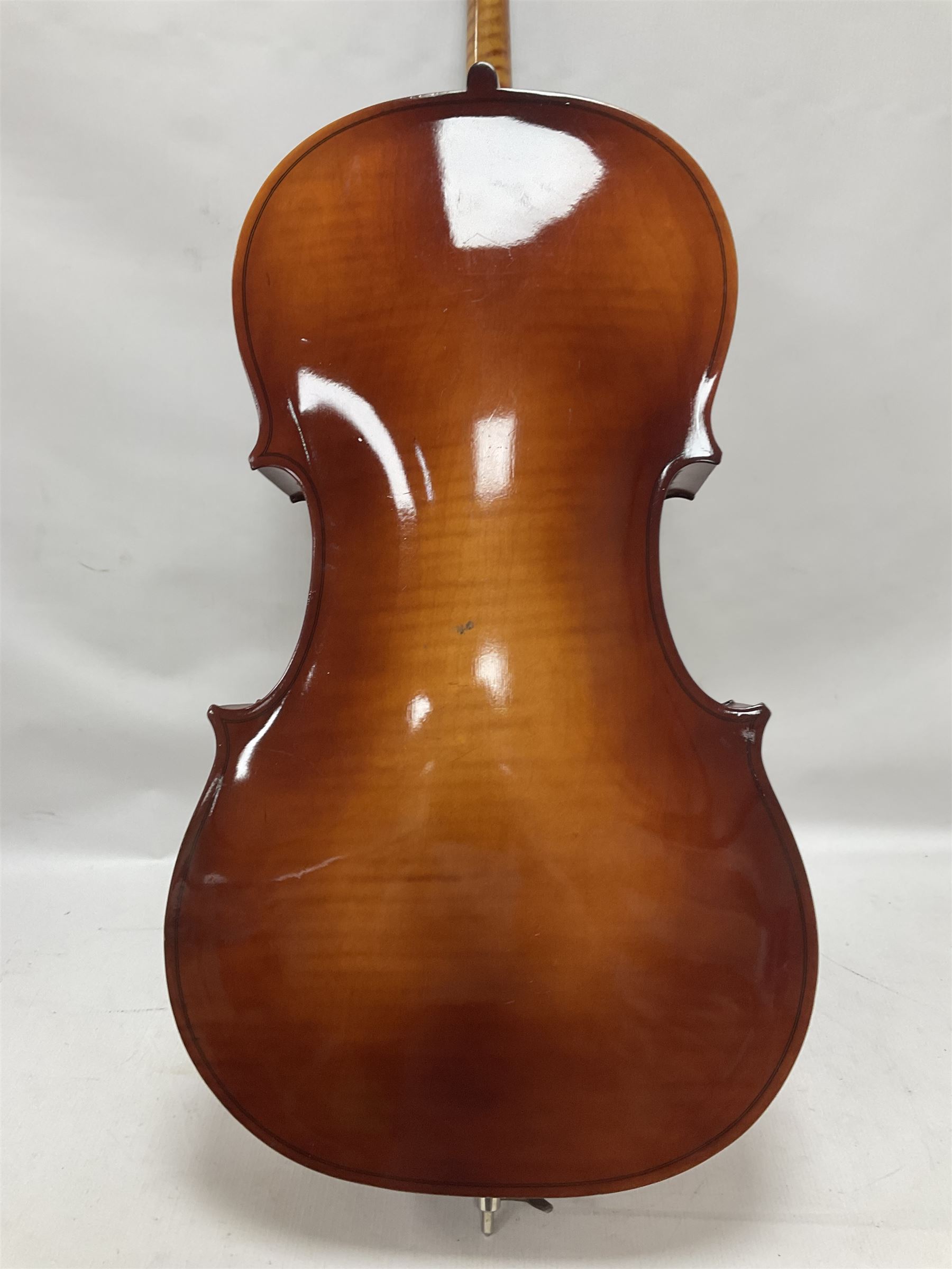 3/4 size student cello manufactured in Czechoslovakia, with bow and soft case, back length 69cm, total length 114cm