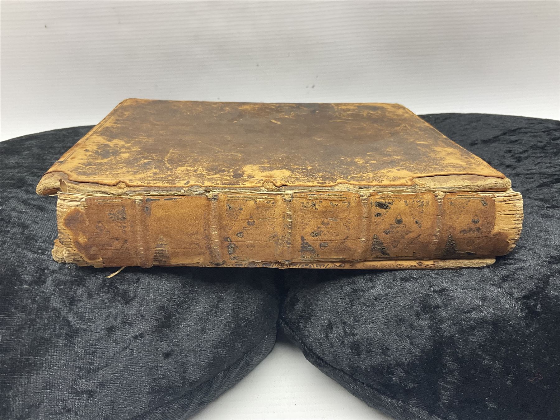 Gardner, Thomas; A Pocket Guide to the English Traveller: Being a Compleat Survey and Admeasurement of all the Principal Roads and most Considerable Cross-Roads in England and Wales..., J. Tonson & J. Watts, 1719