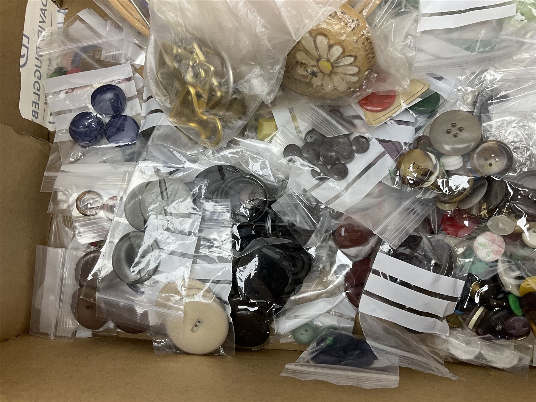 Large collection of 20th century buttons, including three Ruskin examples, mother of pearl and Bakelite examples