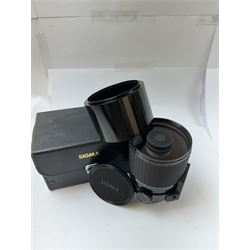 Sigma Mirror-Telephoto Multi-Coated 1:8 f=600mm camera lens, serial no. 222684, with two lens caps, hood, filters, instruction booklet and case