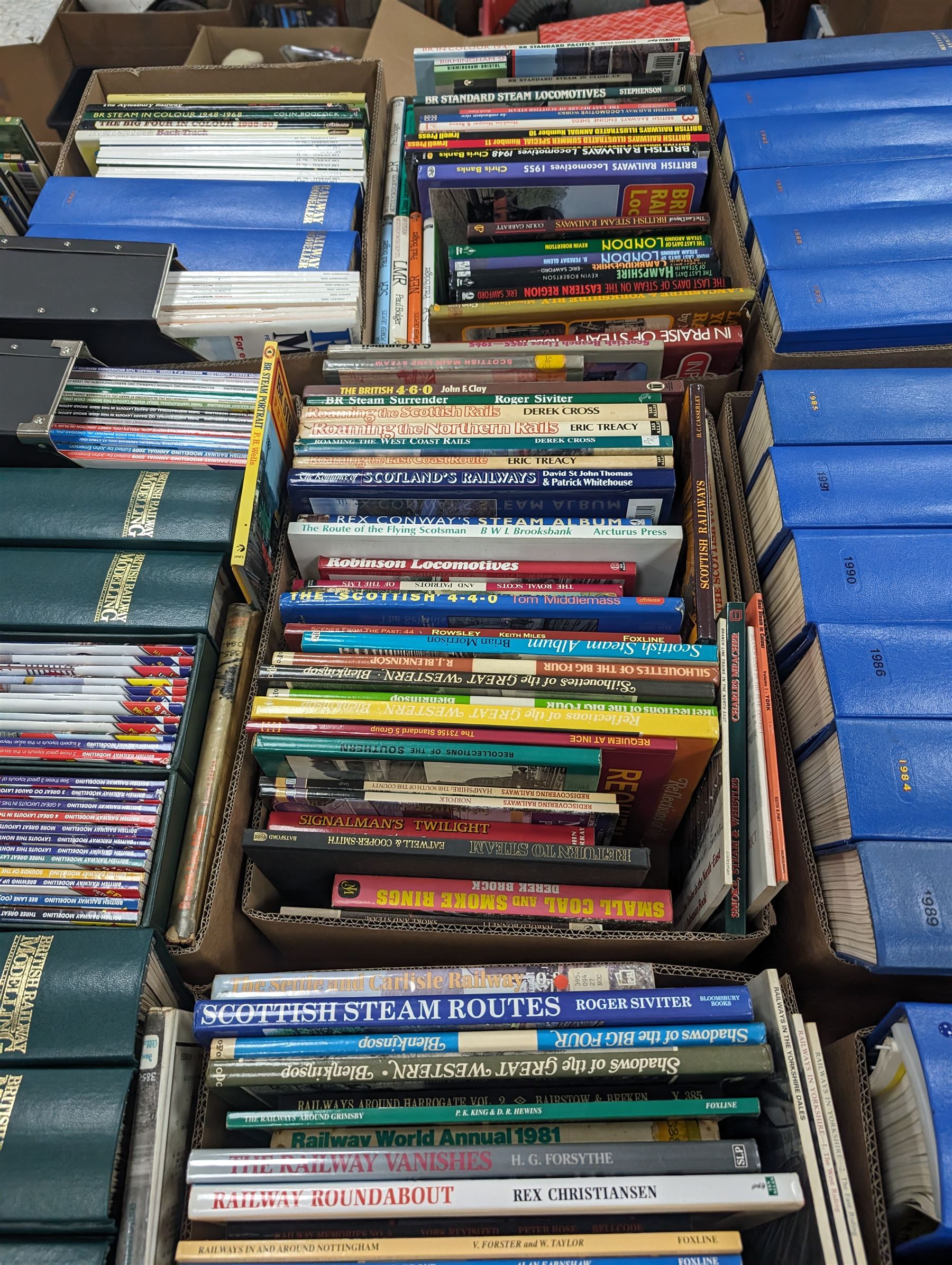 Large collection of model railway magazines in binders mainly Railway Modeller, together with Railwayana reference books, in nineteen boxes 