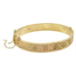 9ct gold hinged bangle, London 1971