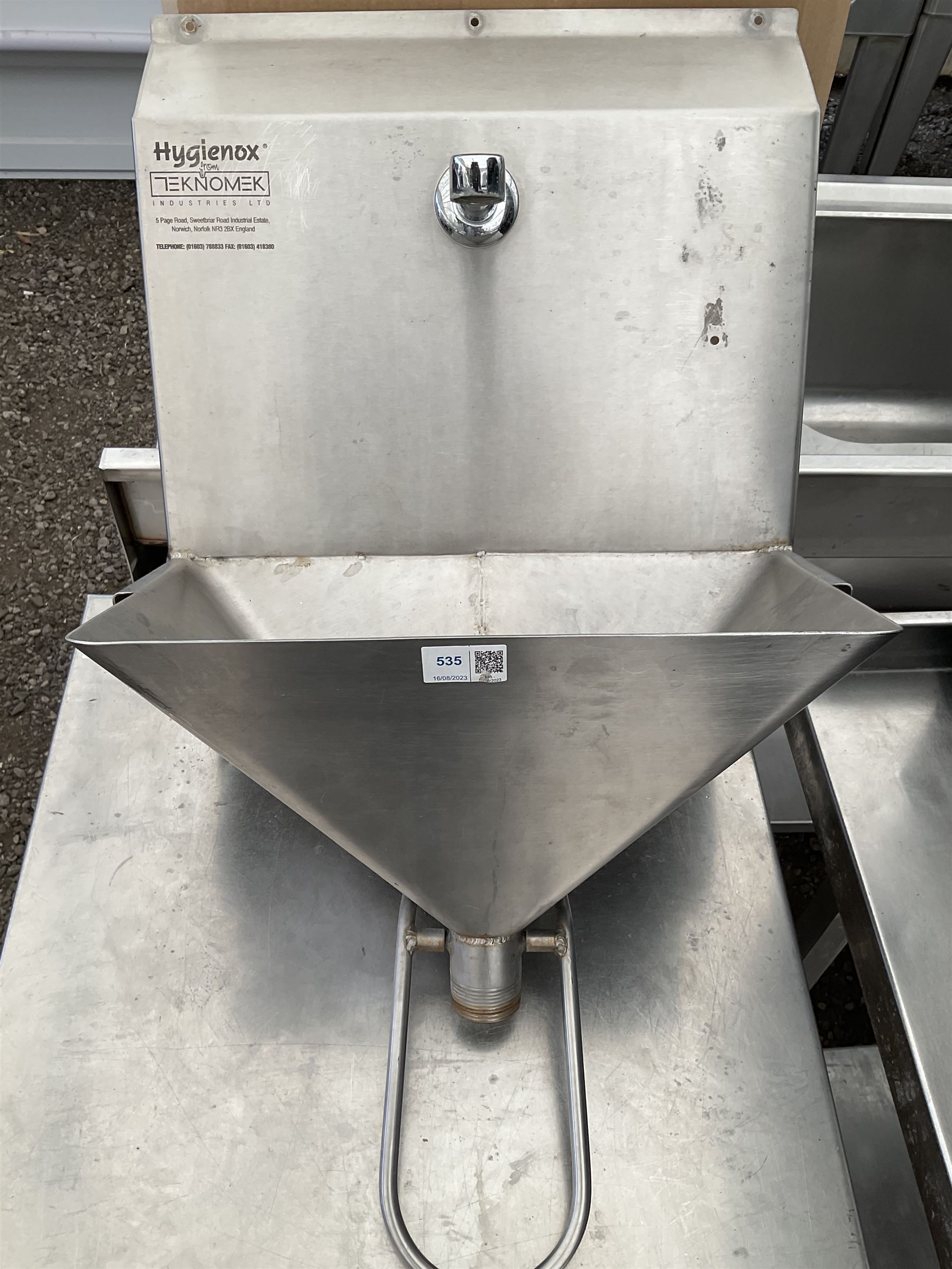 Hygienox stainless steel knee/foot operated hand wash sink station - THIS LOT IS TO BE COLLECTED BY APPOINTMENT FROM DUGGLEBY STORAGE, GREAT HILL, EASTFIELD, SCARBOROUGH, YO11 3TX