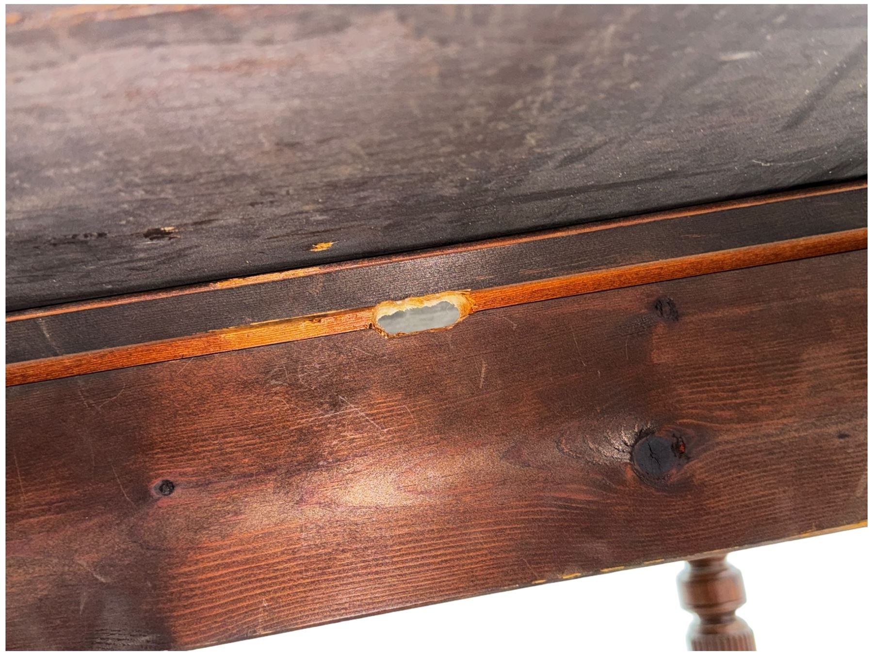 Large 10' 7'' late Victorian oak boardroom table, moulded rectangular top with inset green leather surface, on turned and reed moulded supports with brass and ceramic castors 