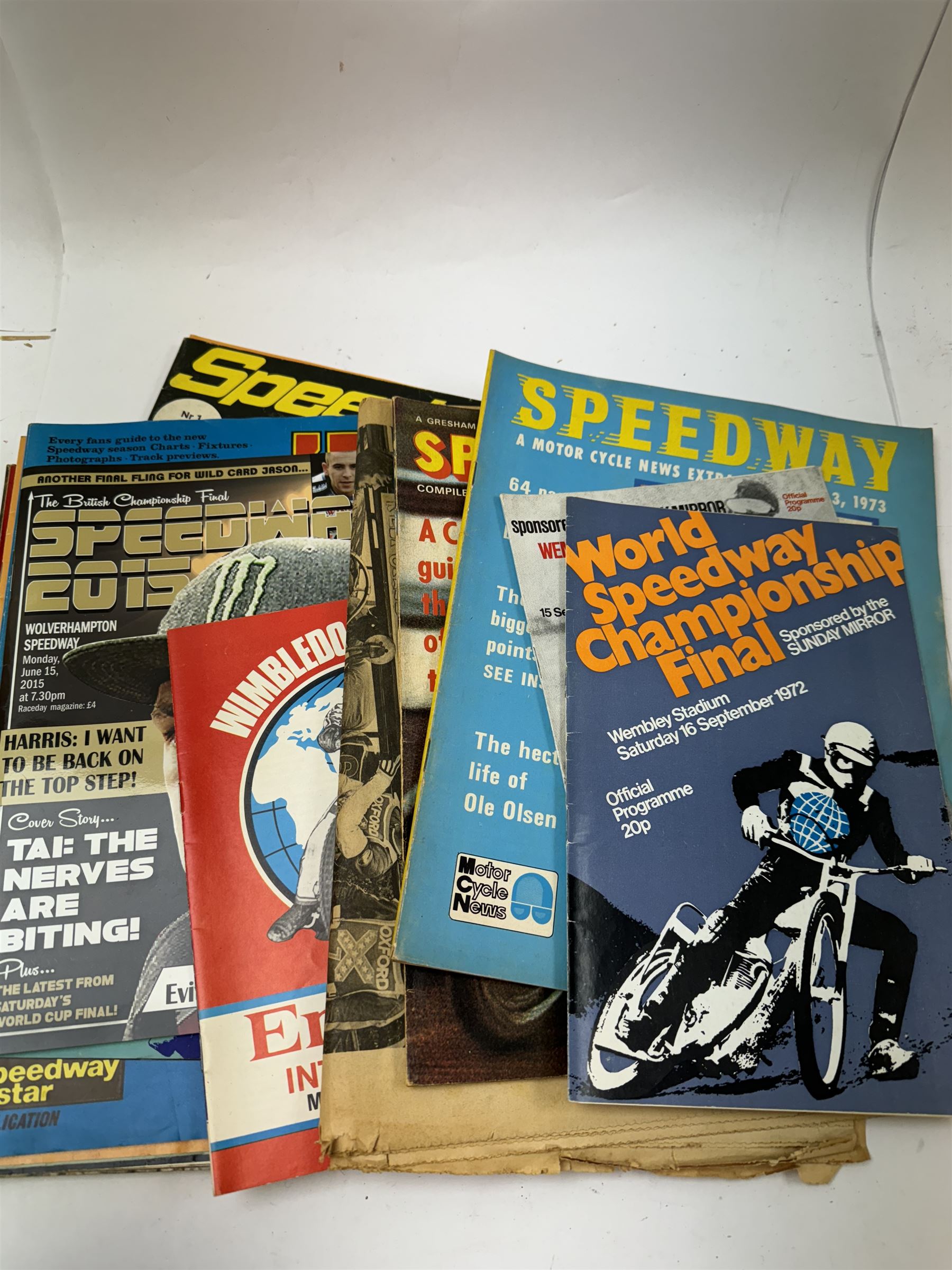 Collection of sporting memorabilia, mostly relating to Speedway, including enamel badges, patches, programs, bags, etc 