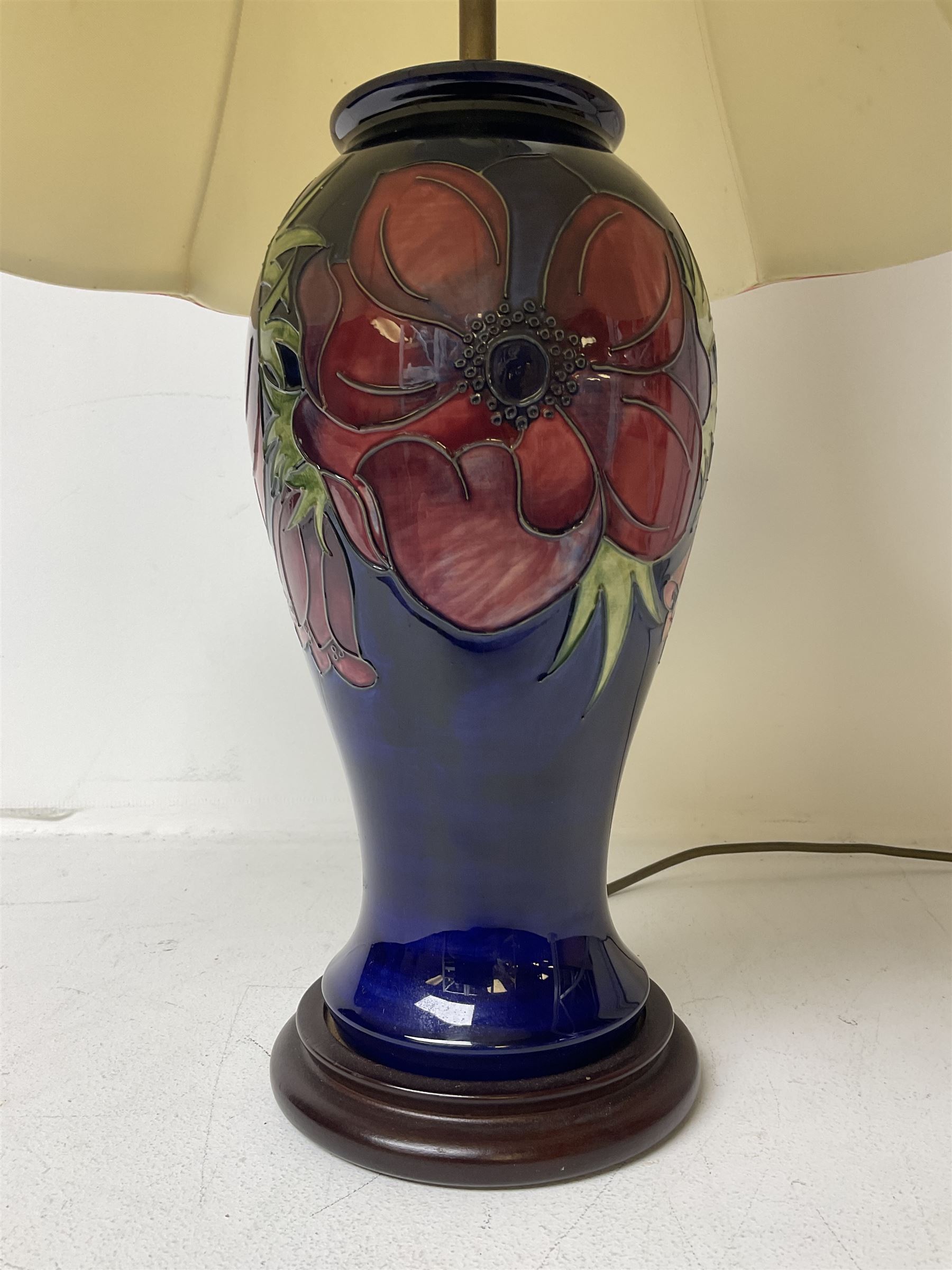 Moorcroft table lamp, of inverted baluster form, decorated in the Anemone pattern, on wooden plinth, with accompanying cream shade of lobed form, with piped detail, H36cm (excluding fitting)