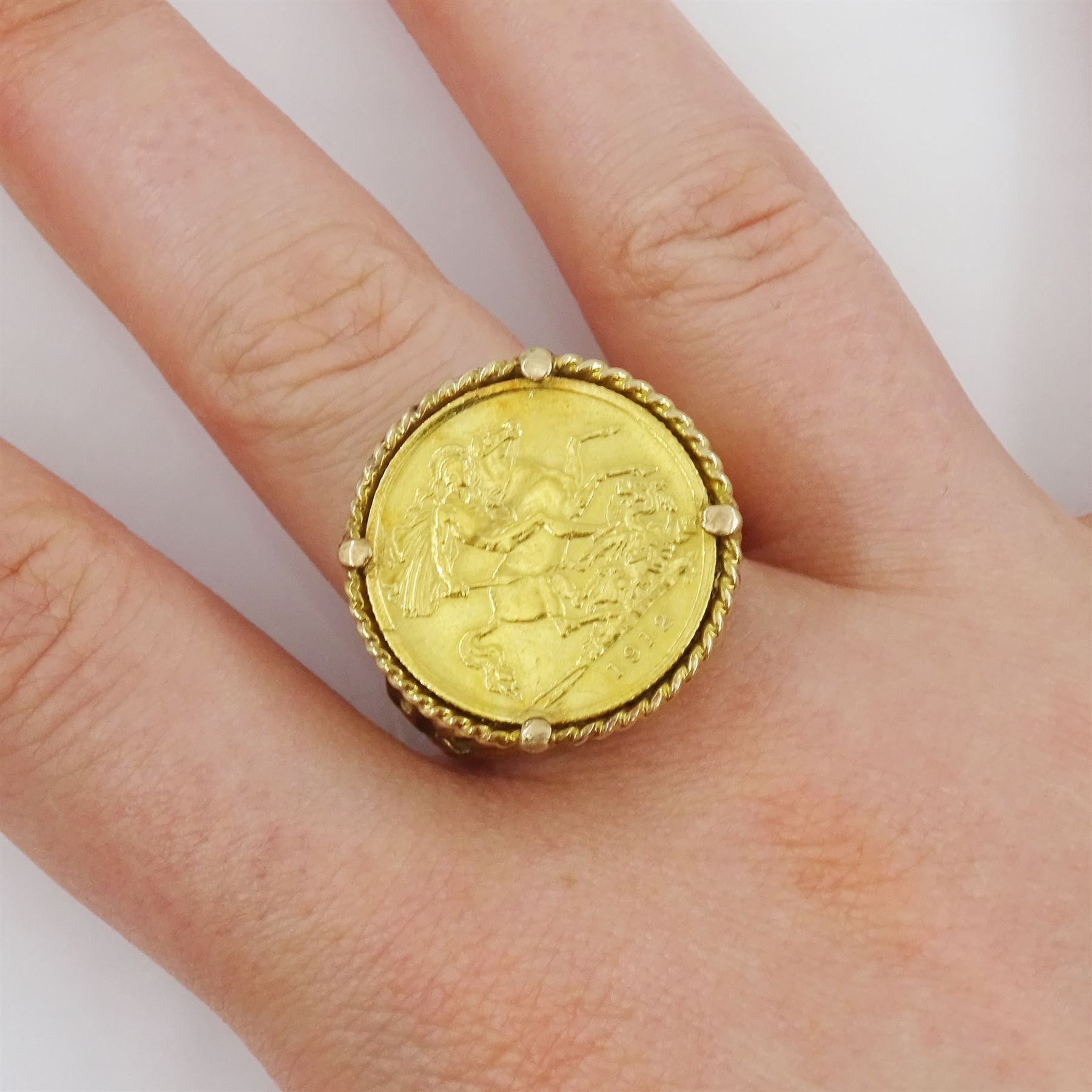 King George V 1912 gold half sovereign coin, loose mounted in 9ct gold ring, hallmarked