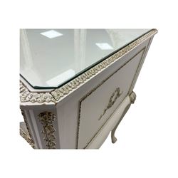 Mid 20th century French style dressing table, triple mirror back and serpentine front with gilt moulded edges, over five drawers with floral and foliate motifs, on cabriole supports; matching stool (2)