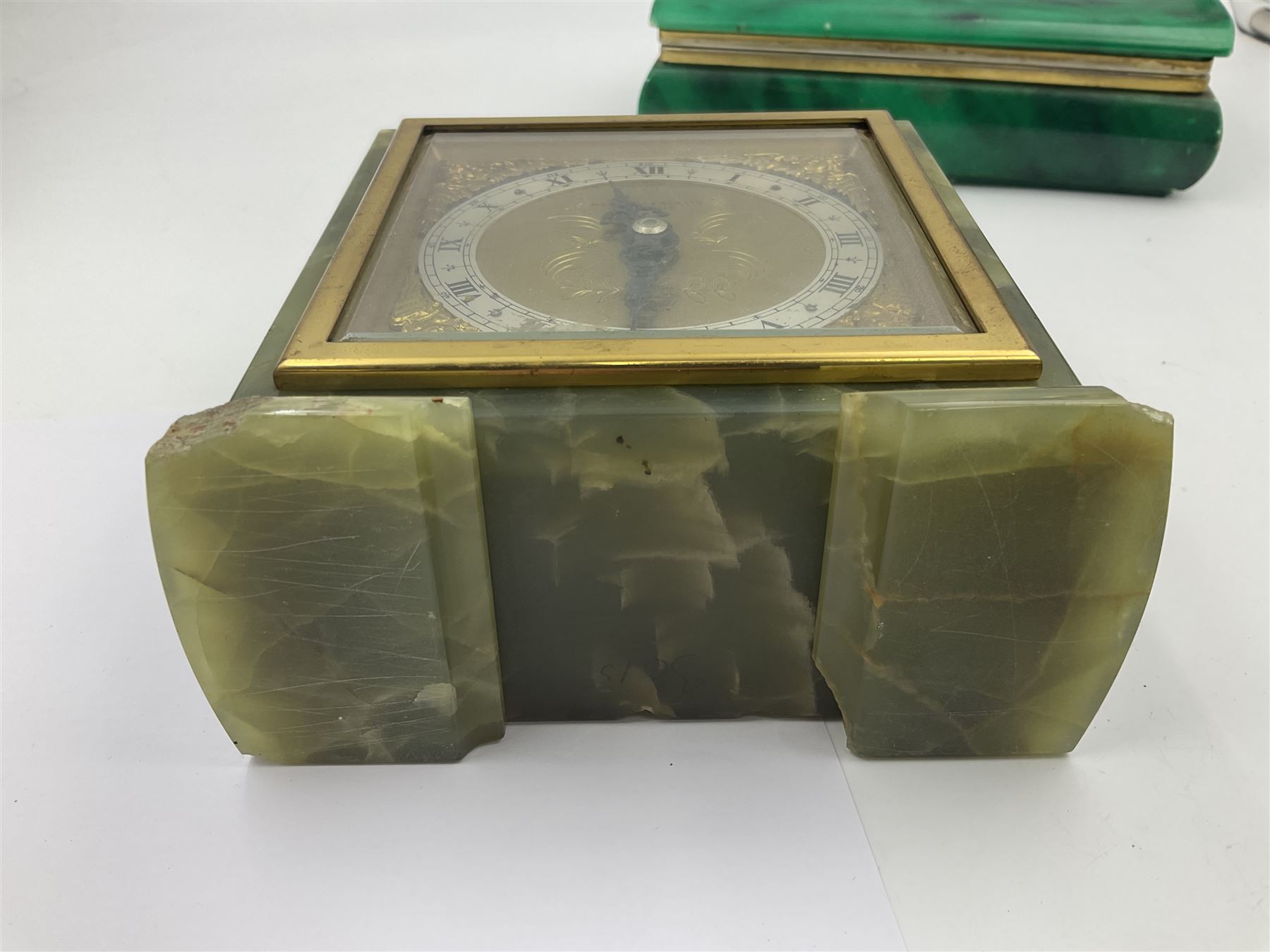 Elliot mantle clock, in agate case, with gilt dial, together with a rectangular malachite box, box W18cm