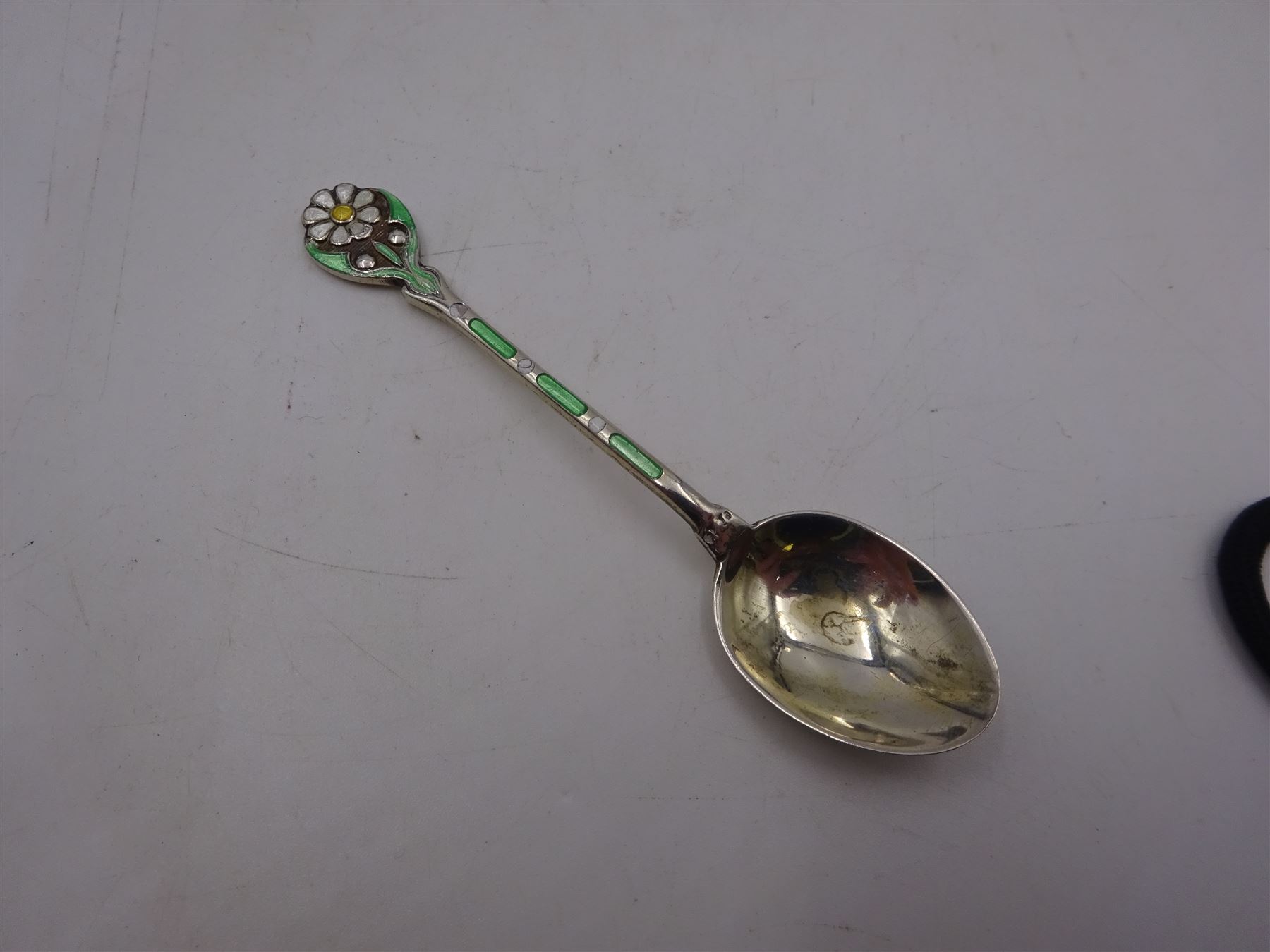 Set of six 1930s silver coffee spoons, each with enamelled daisy decoration to terminal with green and white enamelled stems, hallmarked Turner & Simpson Ltd, Birmingham 1936, contained within fitted case