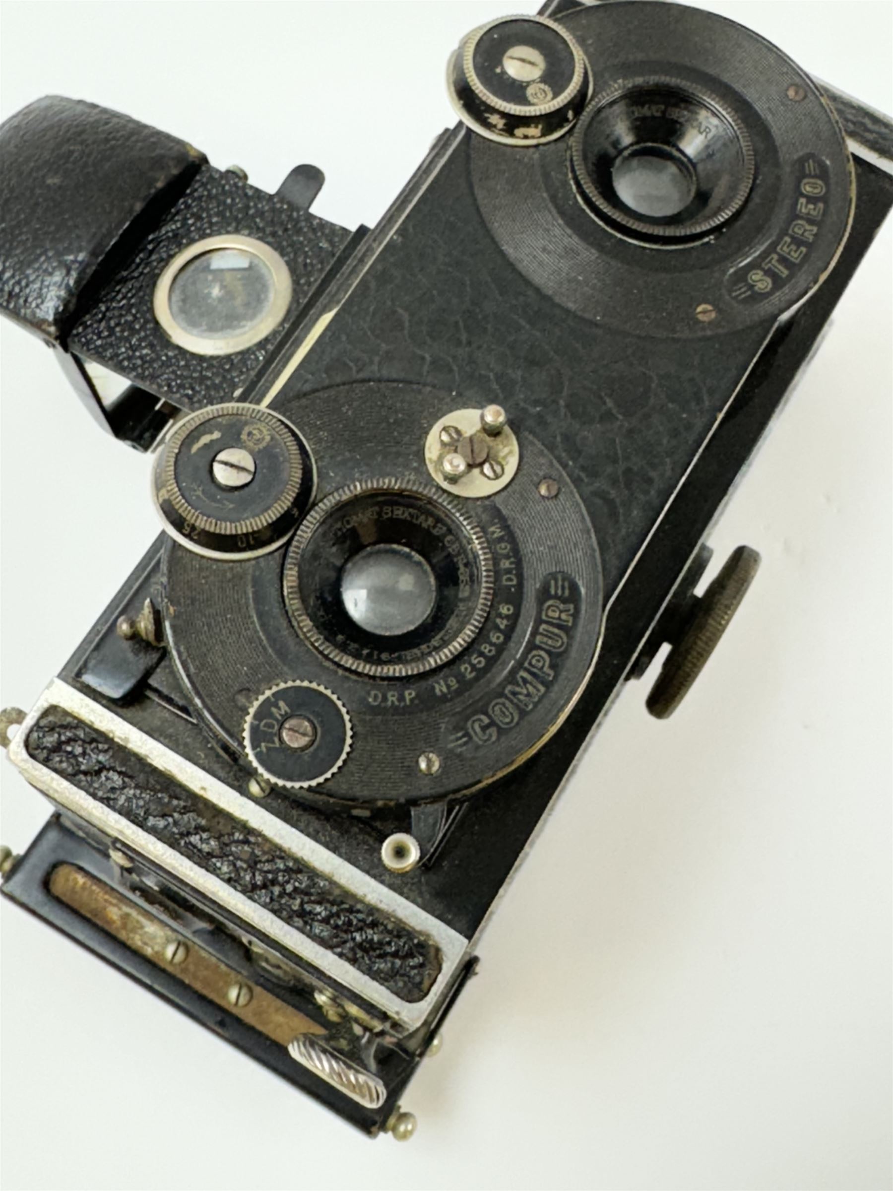 Early 20th century Rietzschel Kosmo-Clack stereo camera, with Rietzschel Doppel Anastigmat F:6.8 F=65mm lenses, serial nos. 91128 / 91127