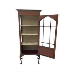 Edwardian mahogany display cabinet, projecting cornice over single astragal glazed and panelled door, on cabriole supports