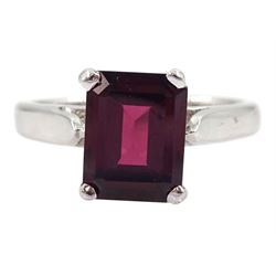 9ct white gold single stone rhodolite garnet ring, hallmarked, garnet approx 2.50 carat