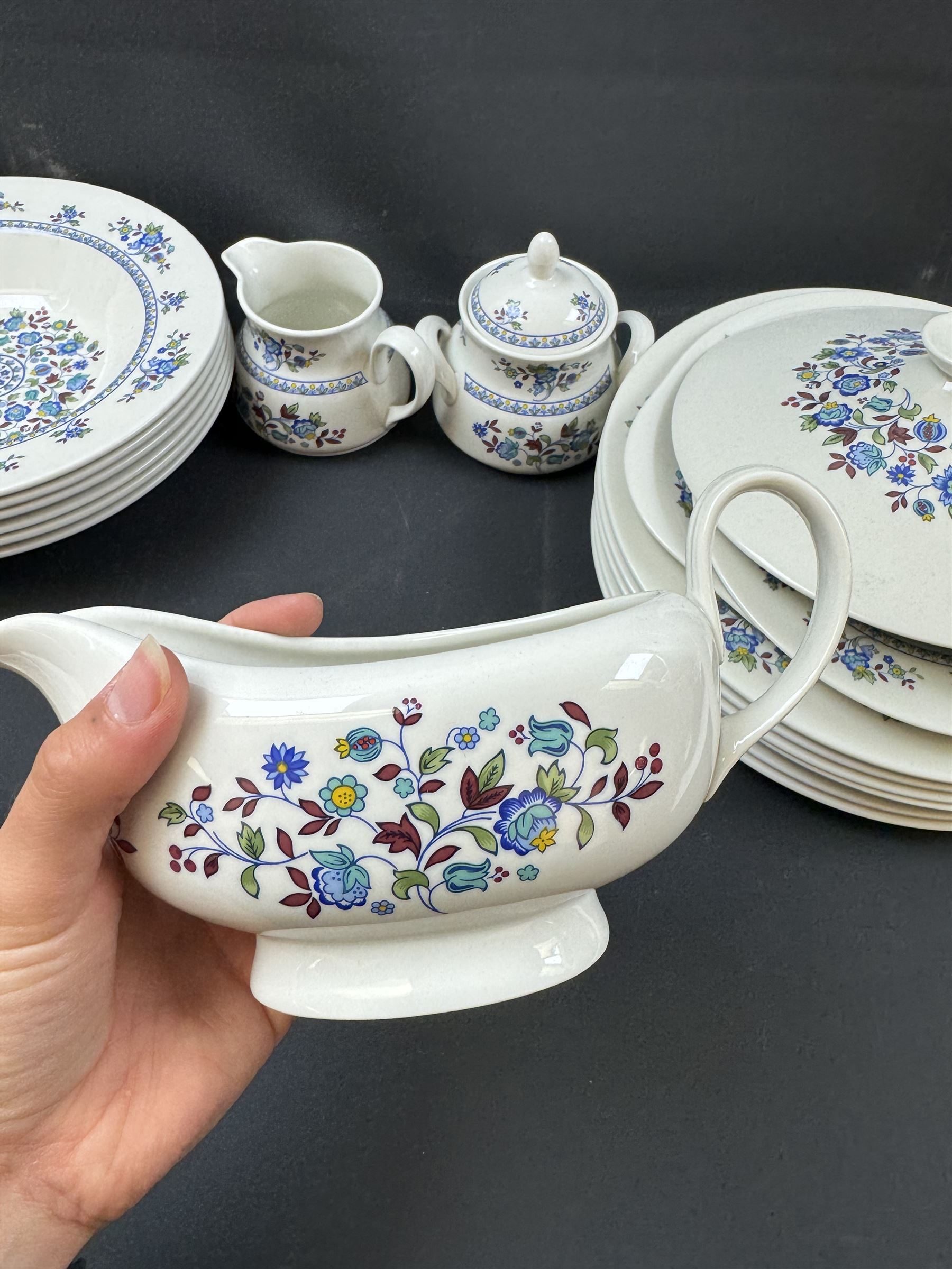 Royal Doulton Plymouth pattern, part tea and dinner service, including teapot, milk jug, covered sucrier, six dinner plates 