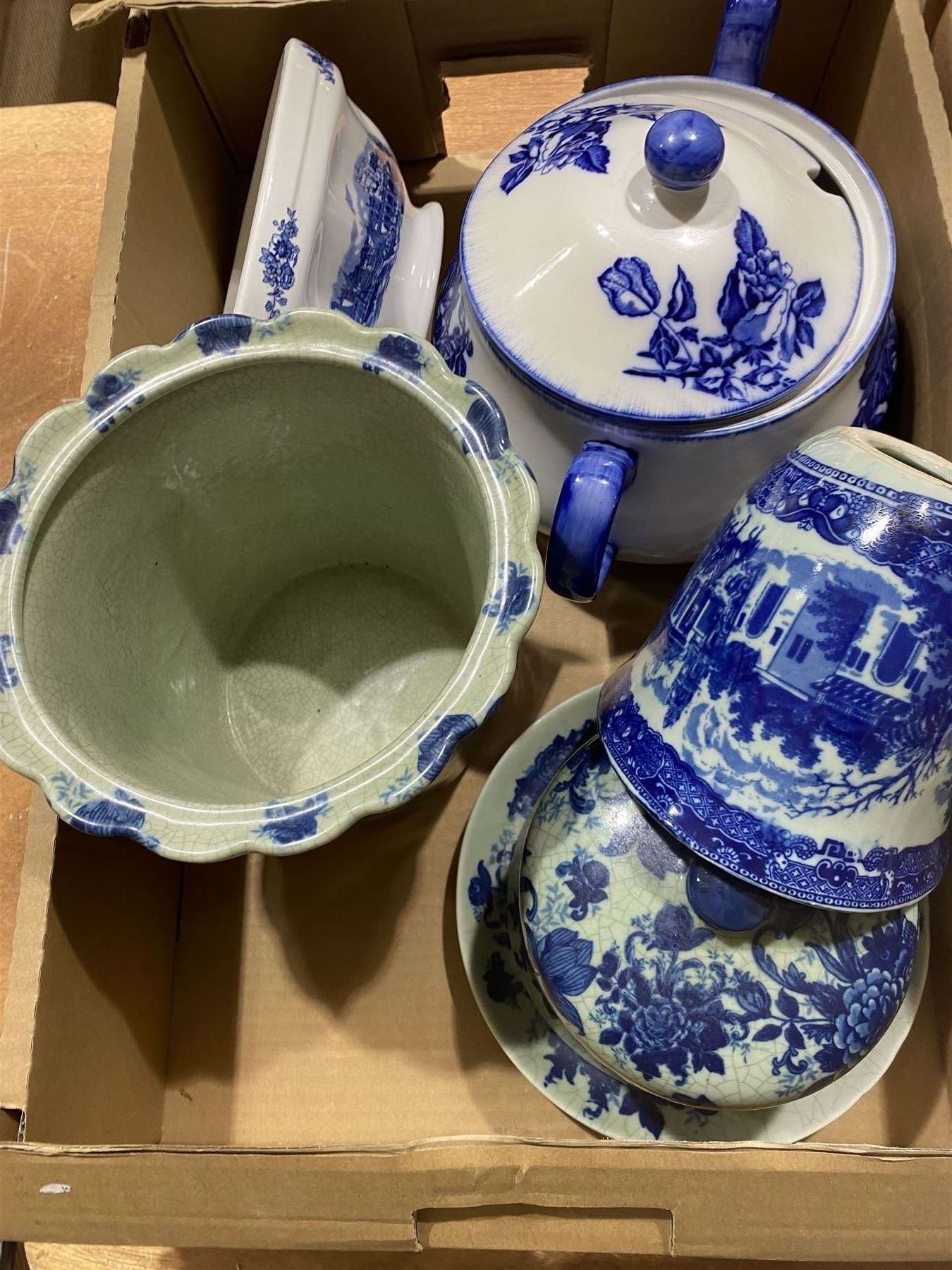 Blue and white ceramics, including cake stands, cheese dome, pumpkin jar, etc, together with Noritake tea set, glassware and other ceramics in four boxes 