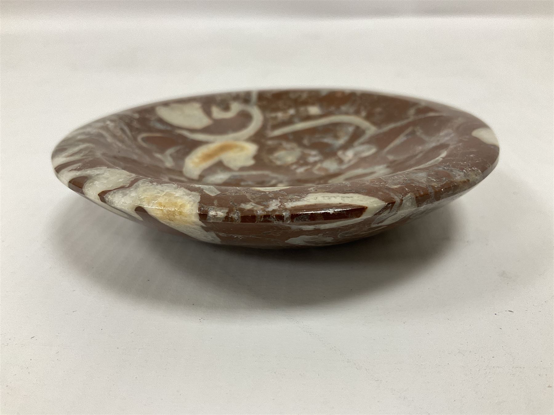 Pin dish with fossil inclusions, D10cm