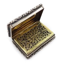  Silver vinaigrette by Joseph Bettridge, Birmingham 1832, engine turned case with scroll border and silver gilt interior and grill 3.9cm  
