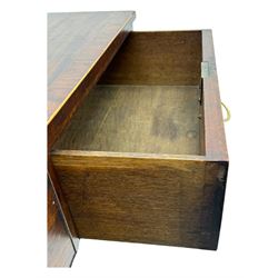 George III mahogany chest, rectangular cross banded top above two short and three long graduating cockbeaded drawers, shaped apron with splayed bracket feet