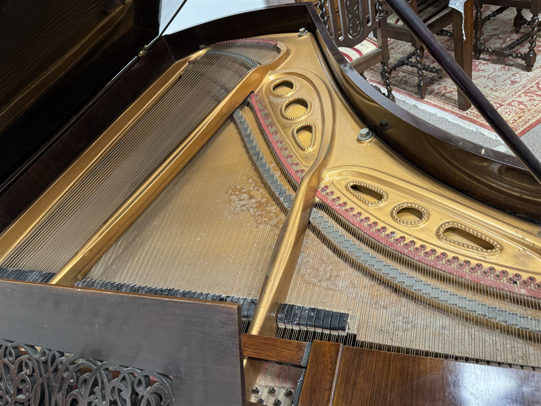 John Broadwood & Sons London - 19th century rosewood grand piano serial  No 47356 (1900-1910) overstrung cast iron frame with 88 notes, 7 octaves, Lyre with sostenuto and una-corda pedals, split-hinged key fall board and fretted music desk, case raised on three taper turned legs with brass castors, original stringing, felt, hammers, dampers and grand roller action.

This item has been registered for sale under Section 10 of the APHA Ivory Act