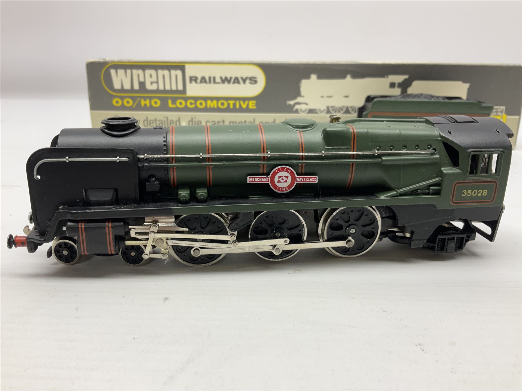 Wrenn '00' gauge - Rebuilt Bulleid Pacific Merchant Navy Class 4-6-2 locomotive 'Clan Line' No.35028 in GW Green; boxed with instructions