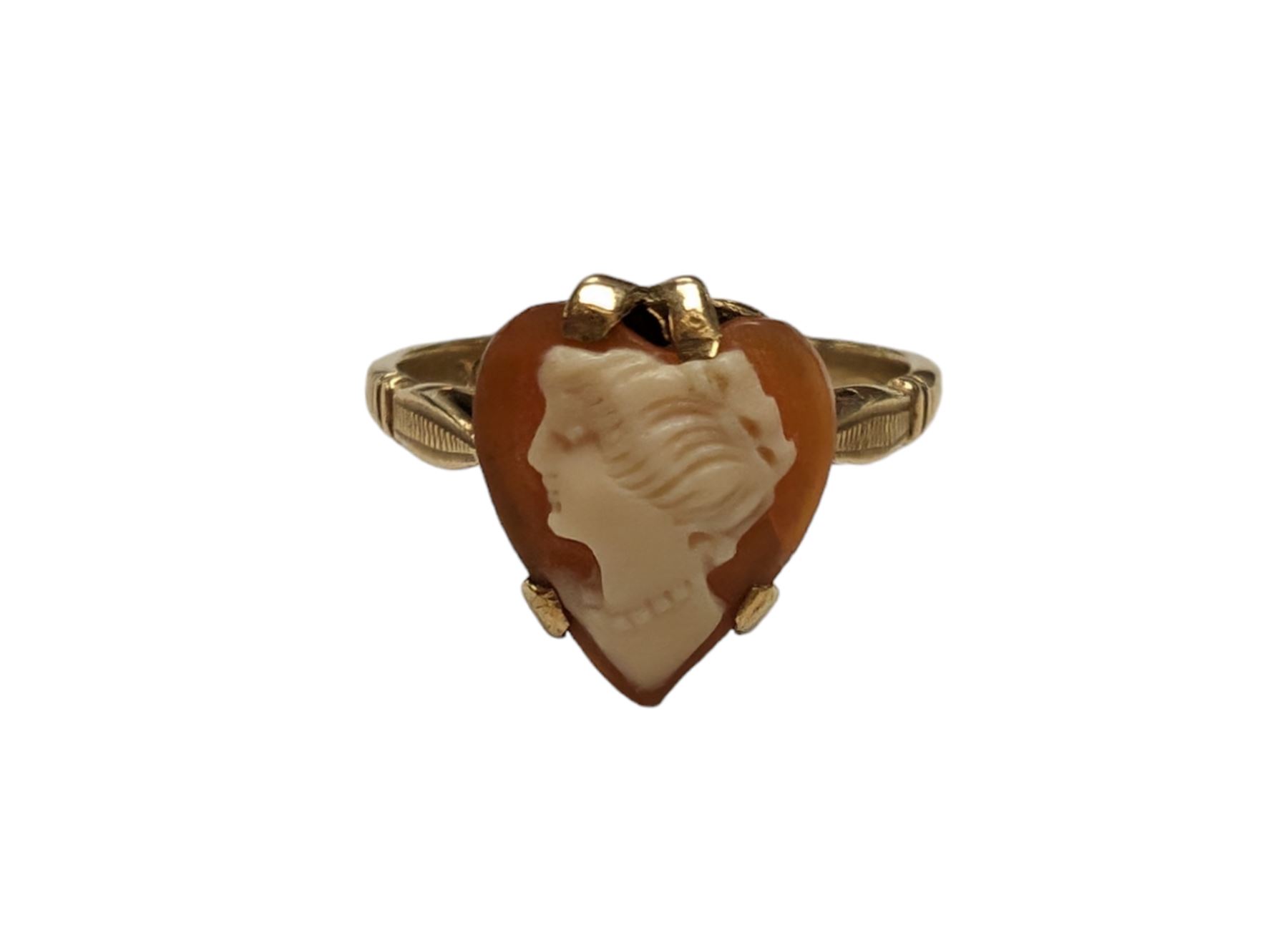 9ct gold heart shaped cameo ring, stamped 9ct 