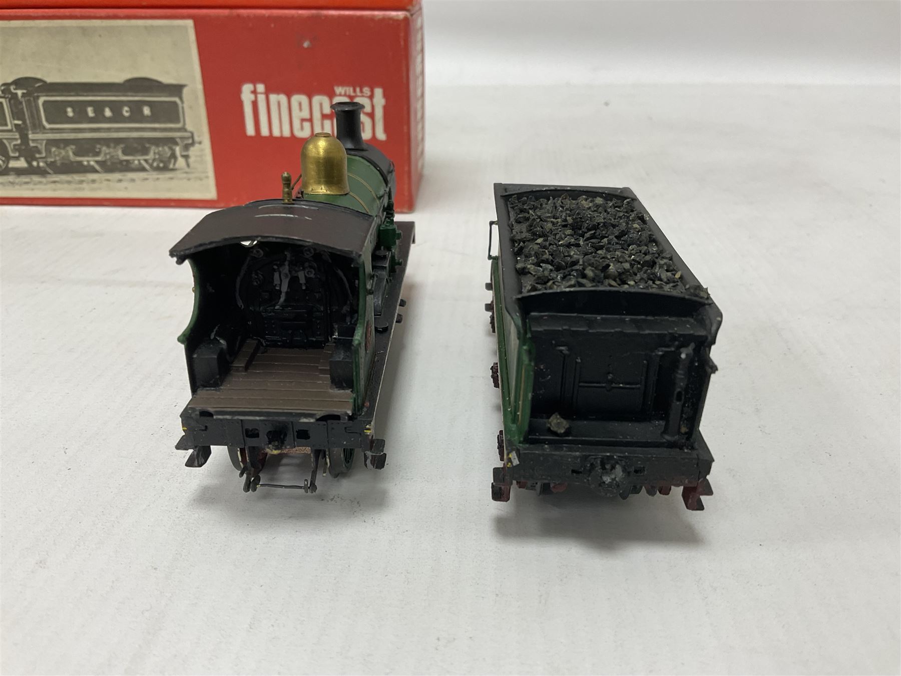 ‘00’ gauge - two kit built locomotive and tenders comprising SR Wainwright Class C 4-4-0 no.115 finished in SE&CR green; SR Wainwright Class D 4-4-0 no.31750 finished in BR black; both with Wills Finecast boxes (2) 