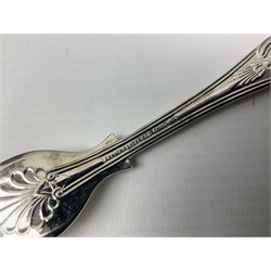 Osborne Kings pattern silver plated canteen for six place settings, within fitted wooden case 