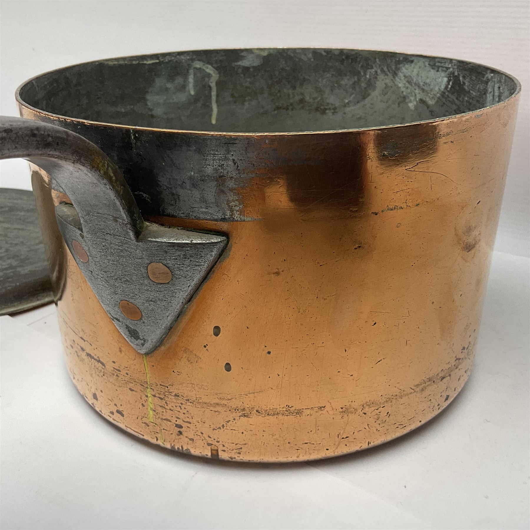 Large late 19th century copper lidded sauce pan, H15cm D23.5cm including handles L47.5cm