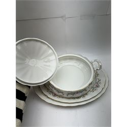 Royal Staffordshire Mandarin pattern tea and dinner wares, including six dinner plates, six side plates, serven twin handled bowls, covered dish etc 