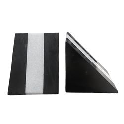 Pair of black and white marble bookends, of triangular form, H11cm